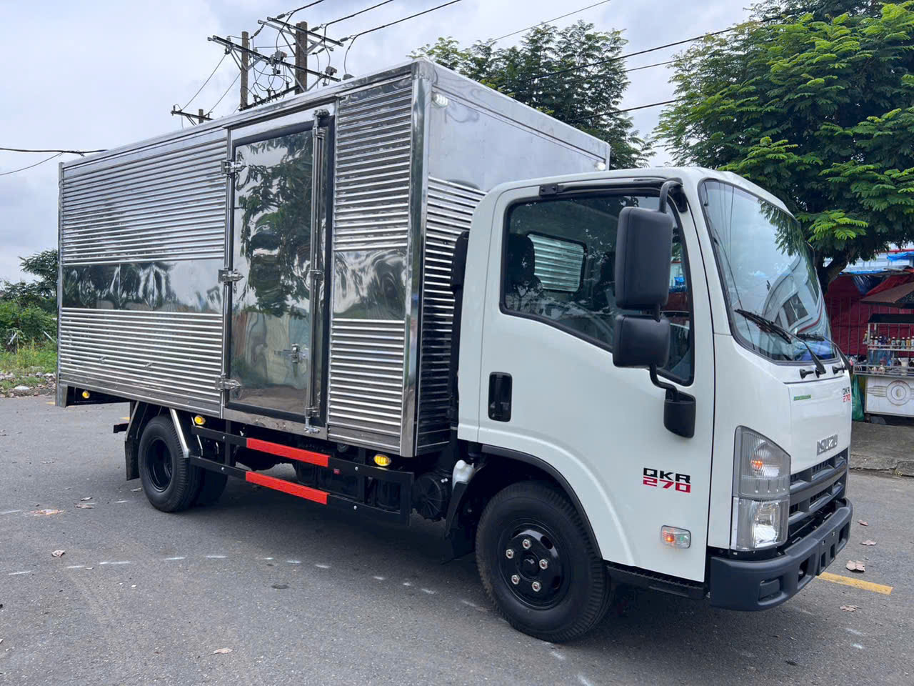 ISUZU QMR77HE5 (QKR 270) THÙNG KÍN 03 CỬA TẢI TRỌNG 2490KG /2790KG - THÙNG DÀI 4.4 M
