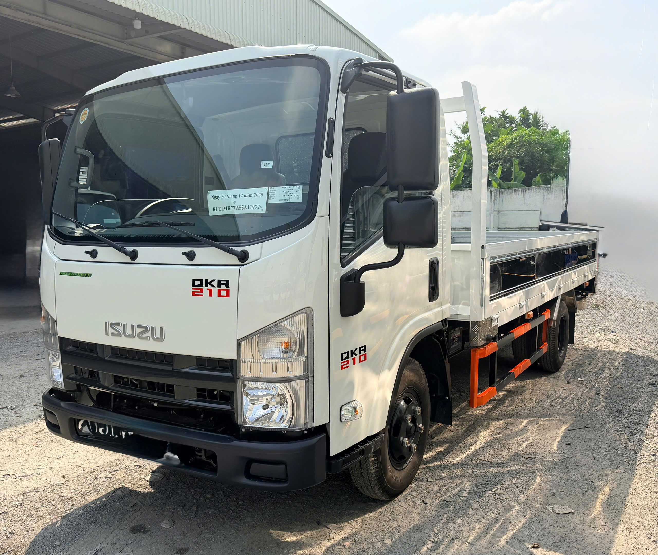 ISUZU QMR77HE5A (QKR 210) THÙNG LỬNG TẢI TRỌNG 1990KG/ 2280KG - THÙNG DÀI 4.38M