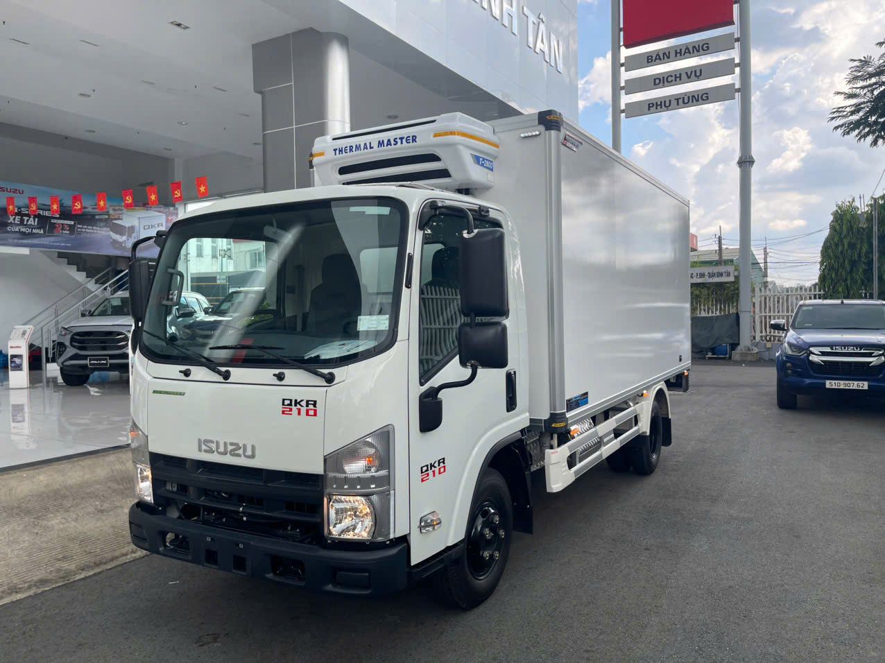 ISUZU QMR77HE5A THÙNG ĐÔNG LẠNH TẢI TRỌNG 1995KG - THÙNG DÀI 4.3M